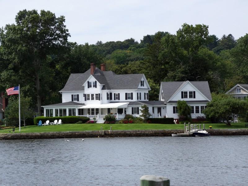 Customer service discounts on a homeowners policy in connecticut with high value home insurance group